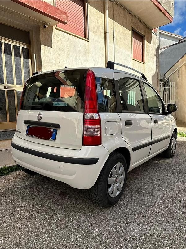 Usata Fiat Panda Emotion 75 CV (55 kW) 2011 Bianco Utilitaria