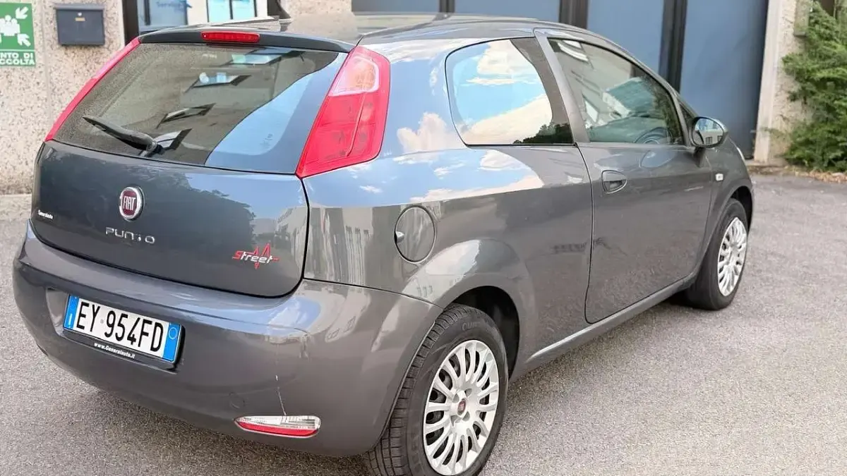 Usata Fiat Punto Street 75 CV (55 kW) 2015 Grigio Utilitaria