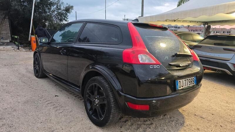 Usata Volvo C30 Summum 109 CV (80 kW) 2007 Nero Utilitaria