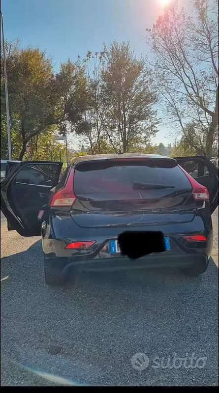 Usata Volvo V40 120 CV (88 kW) 2016 Blu Berlina
