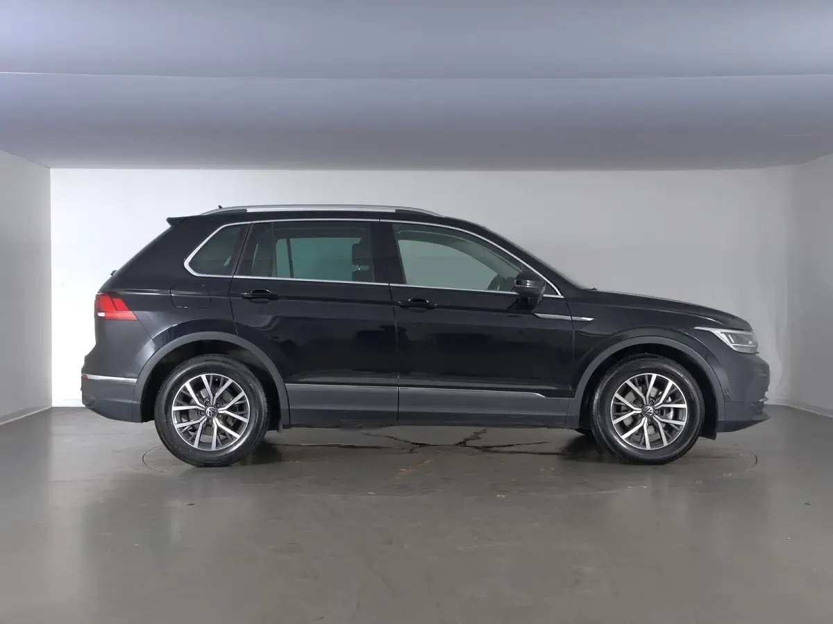 Usata VW Tiguan Life 150 CV (110 kW) 2022 Deep black perlato SUV