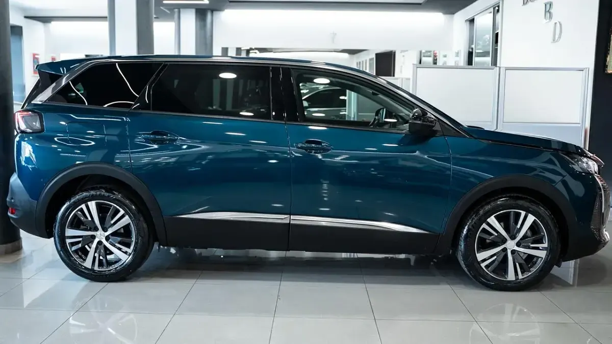 Usata Peugeot 5008 Allure 131 CV (96 kW) 2022 Blu SUV