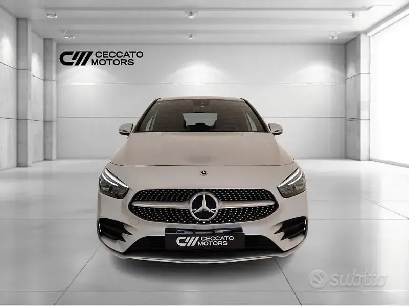 Usata Mercedes B180 Premium 116 CV (85 kW) 2022 Argento Utilitaria