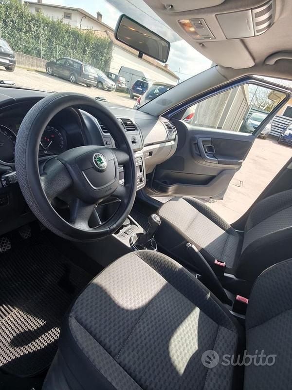Usata Skoda Fabia 75 CV (55 kW) 2012 Blu Berlina