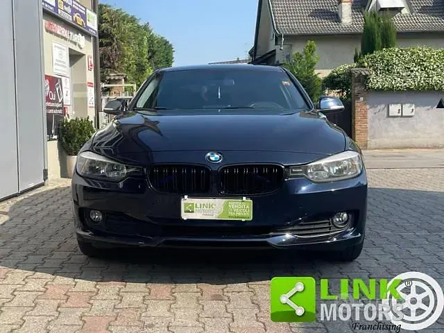 Usata BMW 320 Comfort Edition 184 CV (135 kW) 2014 Blu Berlina