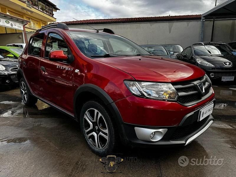 Usata Dacia Sandero Stepway 90 CV (66 kW) 2014 Rosso Utilitaria