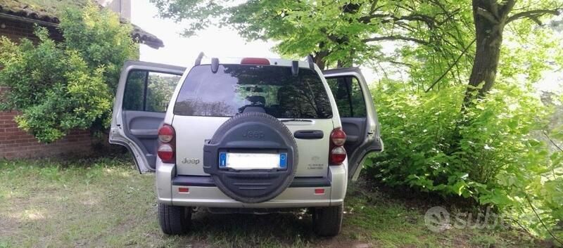 Usata Jeep Cherokee 2007 Grigio SUV