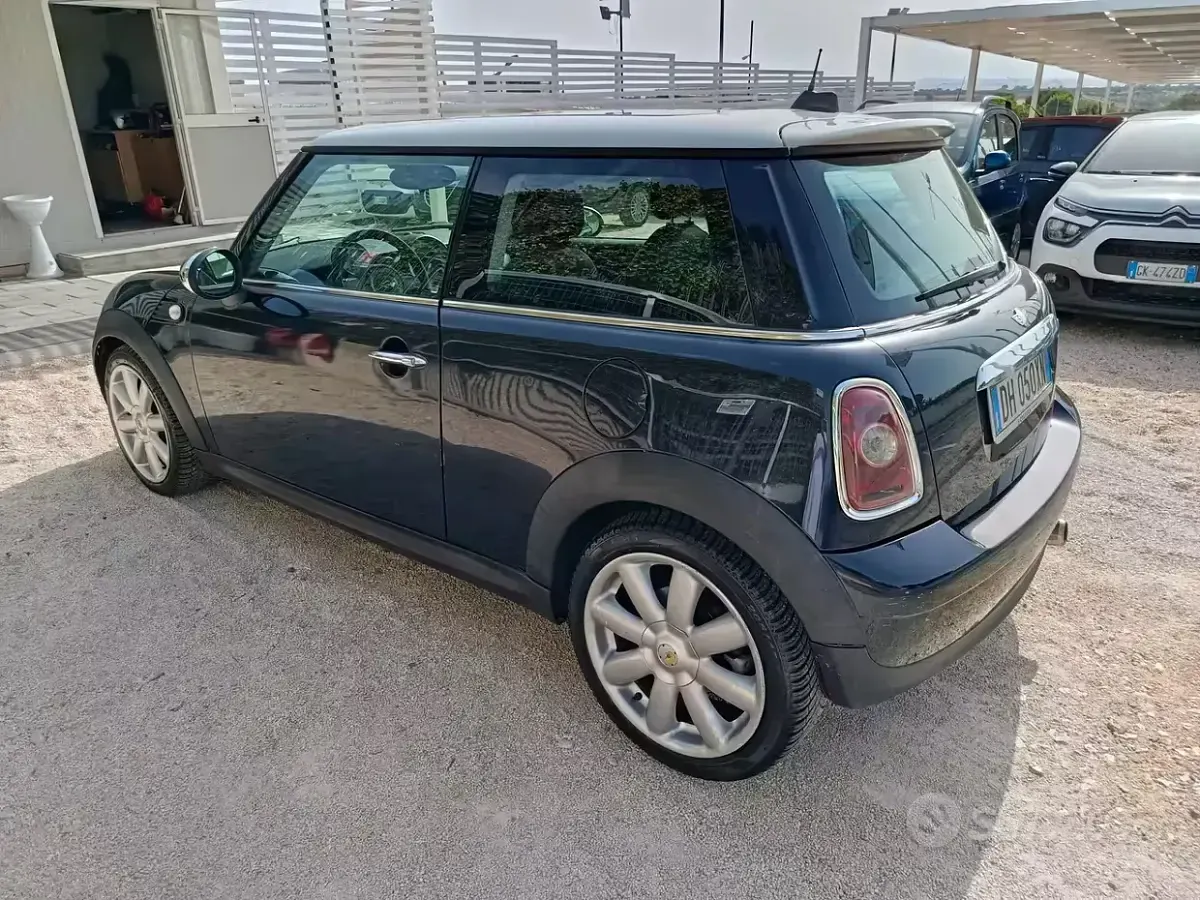 Usata Mini Cooper D 109 CV (80 kW) 2007 Nero Utilitaria