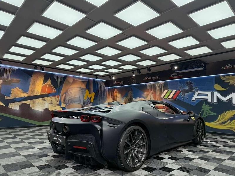 Usata Ferrari SF90 999 CV (734 kW) 2025 Nero Cabrio