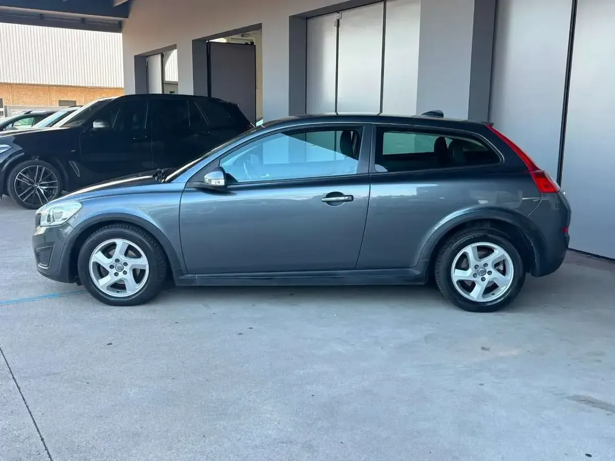 Usata Volvo C30 Kinetic 114 CV (83 kW) 2012 Grigio Utilitaria
