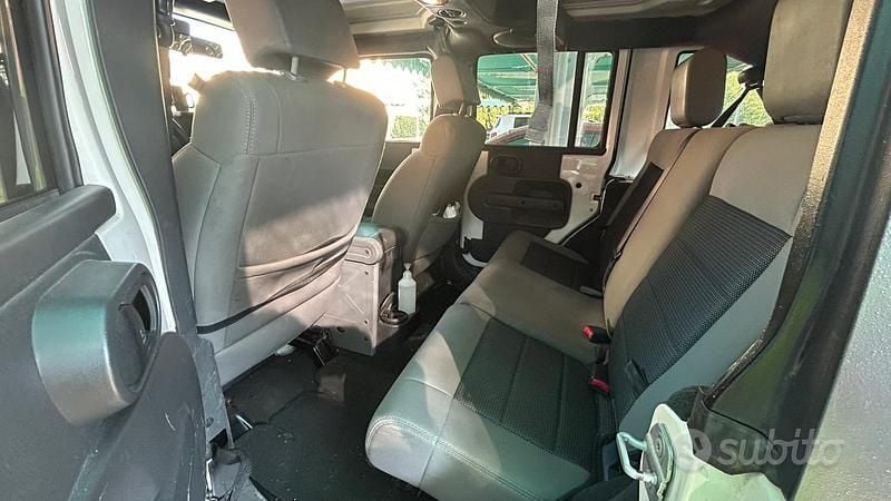 Usata Jeep Wrangler Rubicon 177 CV (130 kW) 2010 Bianco SUV