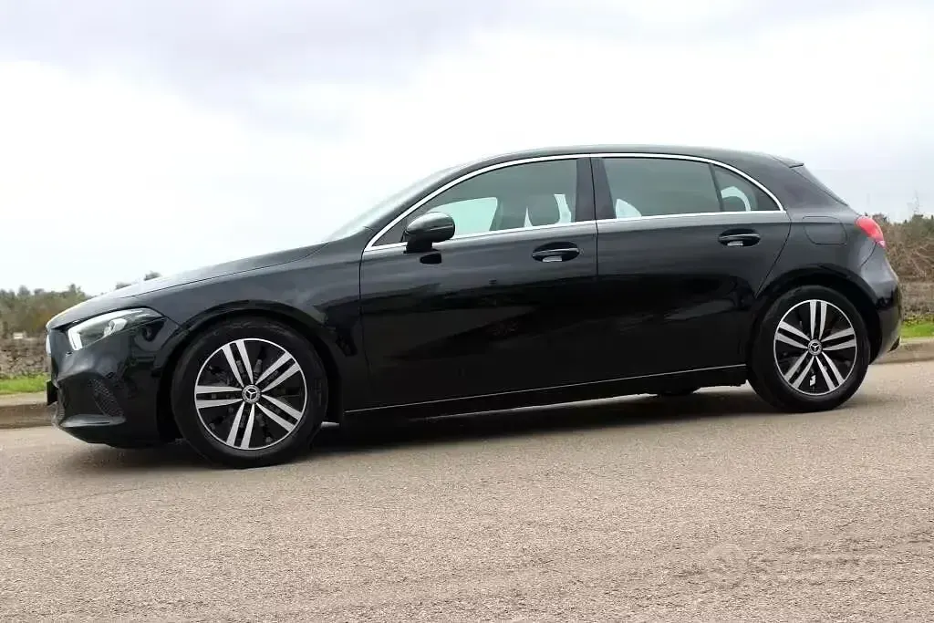 Usata Mercedes A180 116 CV (85 kW) 2021 Nero Berlina