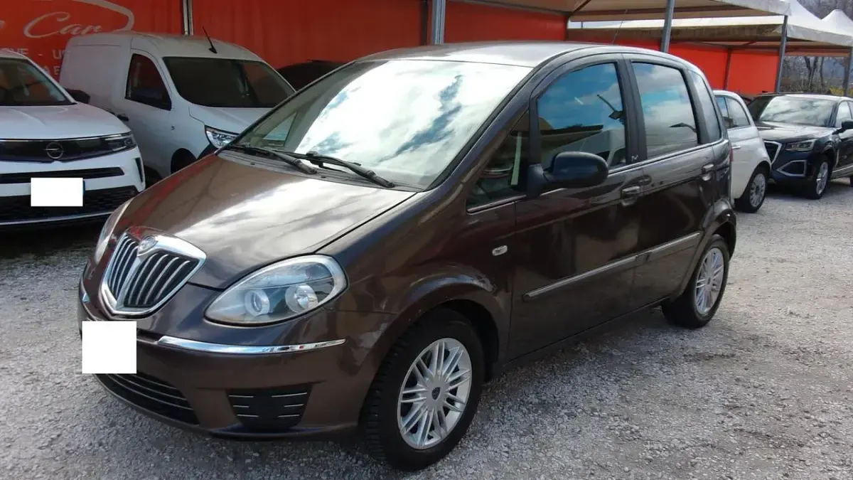 Usata Lancia Musa Gold 95 CV (69 kW) 2012 Grigio Monovolume