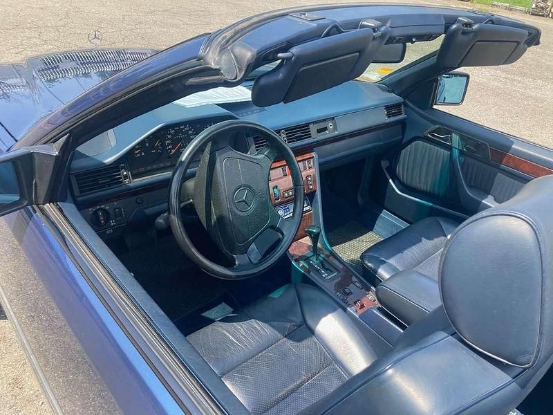 Usata Mercedes E200 136 CV (100 kW) 1994 Blu/azzurro Cabrio