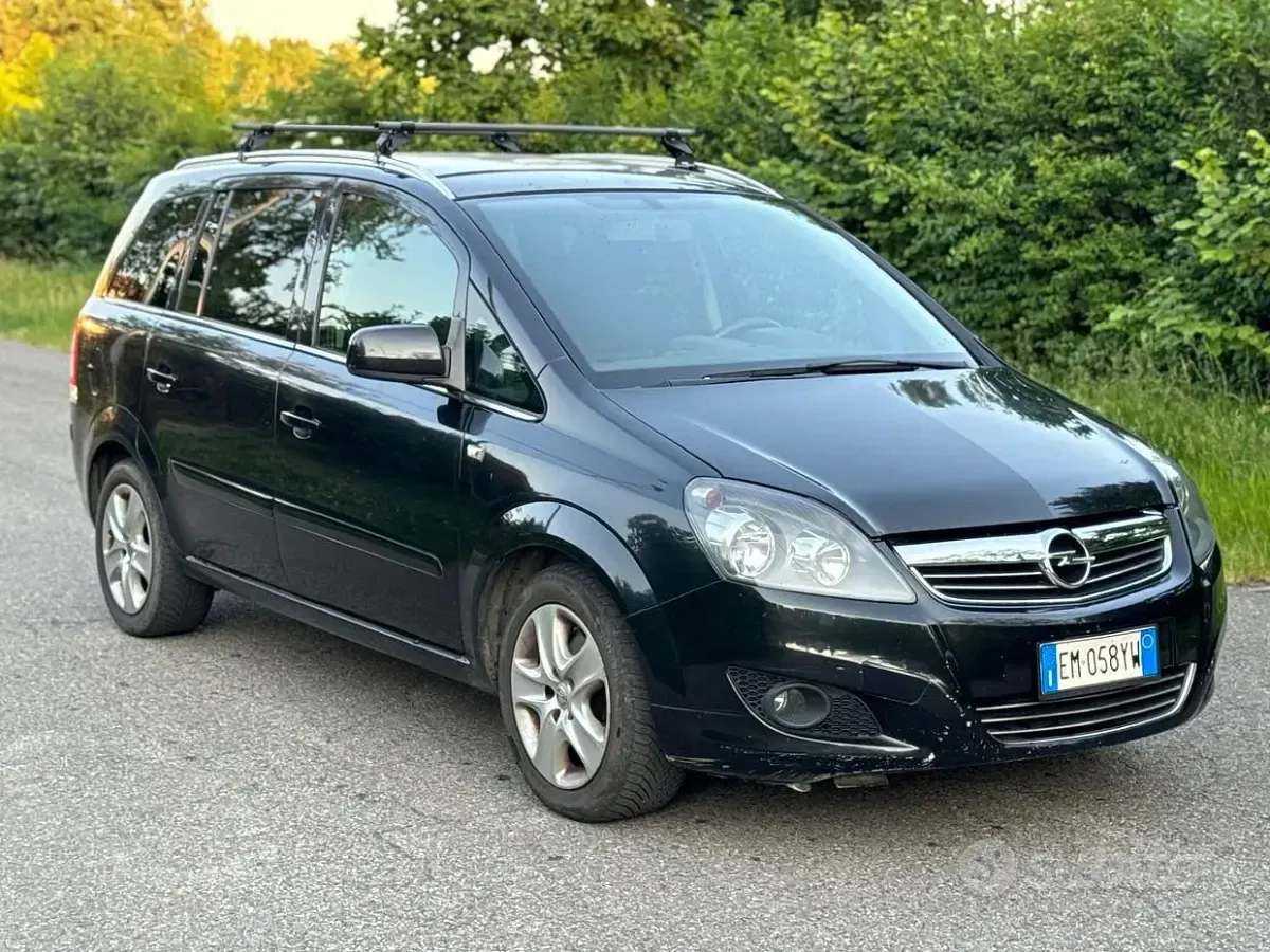 Usata Opel Zafira 125 CV (91 kW) 2012 Nero Monovolume