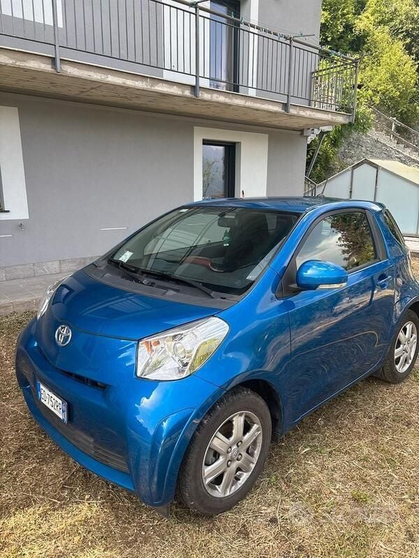 Blu Usata 2010 Toyota iQ Due volumi | 7500 € (Buon prezzo) - Immagine 1/4