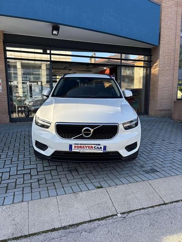 Usata Volvo XC40 Momentum 129 CV (94 kW) 2020 Bianco SUV
