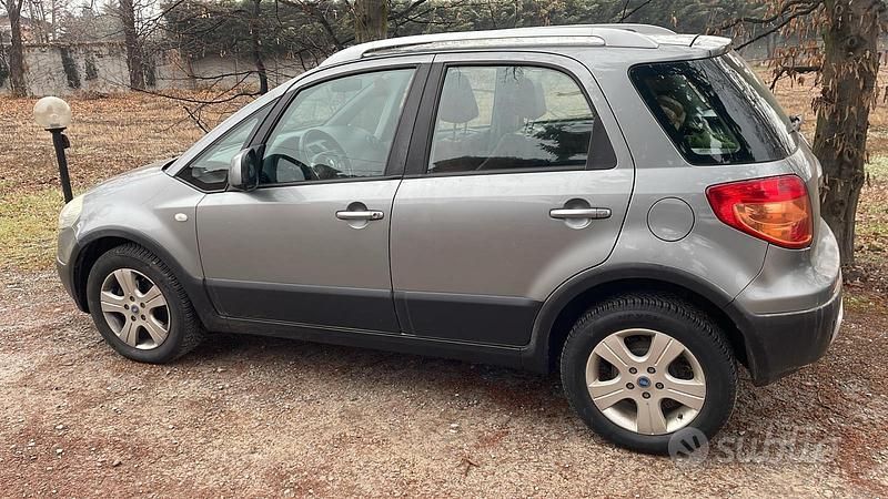 Usata Fiat Sedici 120 CV (88 kW) 2006 Grigio SUV