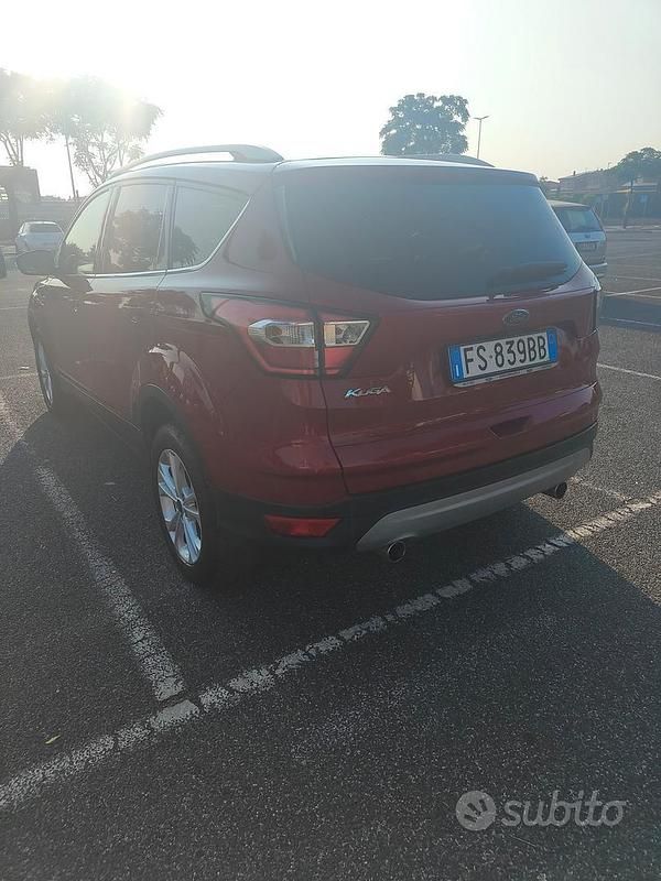Usata Ford Kuga 120 CV (88 kW) 2018 Rosso SUV