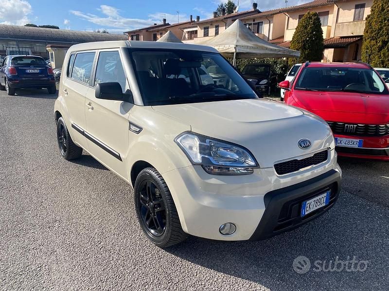 Usata Kia Soul Active 128 CV (94 kW) 2011 Beige SUV