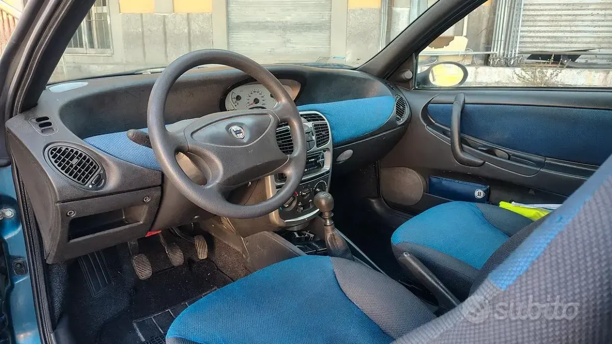 Usata Lancia Ypsilon 60 CV (44 kW) 1999 Bluazzurro Utilitaria