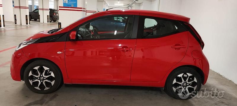 Usata Toyota Aygo 72 CV (52 kW) 2019 Rosso Utilitaria