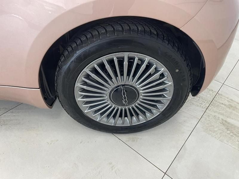 Usata Fiat 500e Icon 86 kW (118 CV) 2023 Rosso