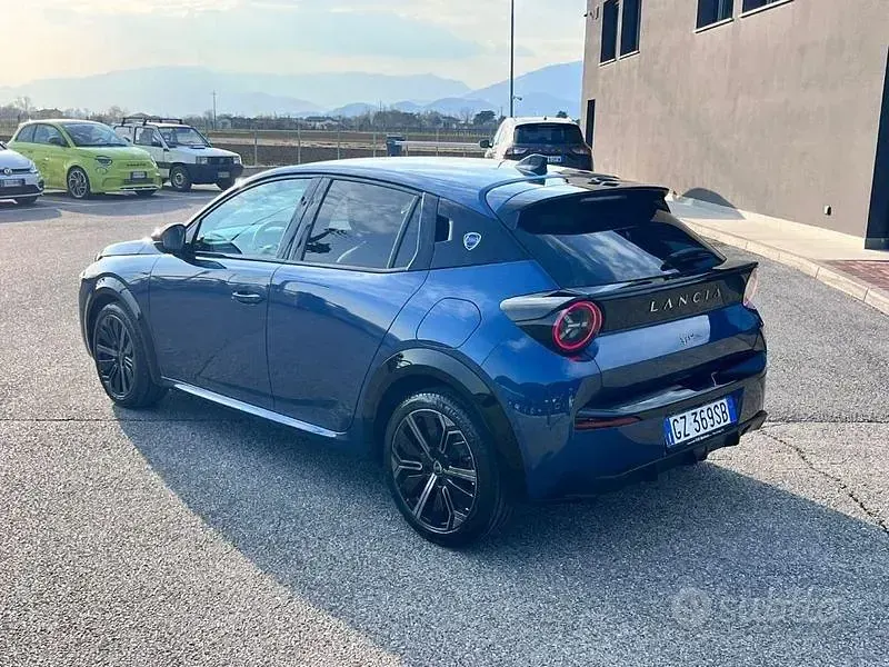 Nuova Lancia Ypsilon 101 CV (74 kW) 2025 Bluazzurro Utilitaria