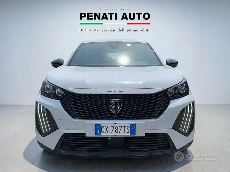 Usata Peugeot e-2008 Active 100 kW (136 CV) 2022 Bianco SUV