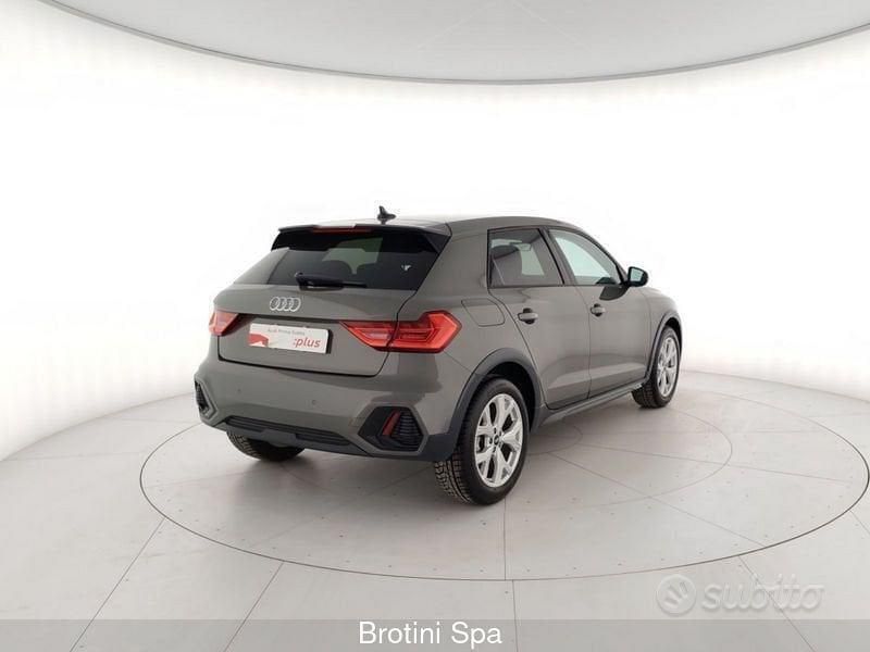 Usata Audi A1 Business 116 CV (85 kW) 2024 Grigio chronos metallizzato SUV