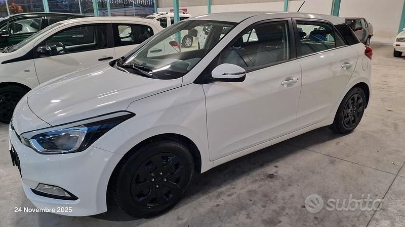 Bianco Usata 2018 Hyundai i20 Classic Tre volumi | 8500 € (Buon prezzo) - Immagine 1/1