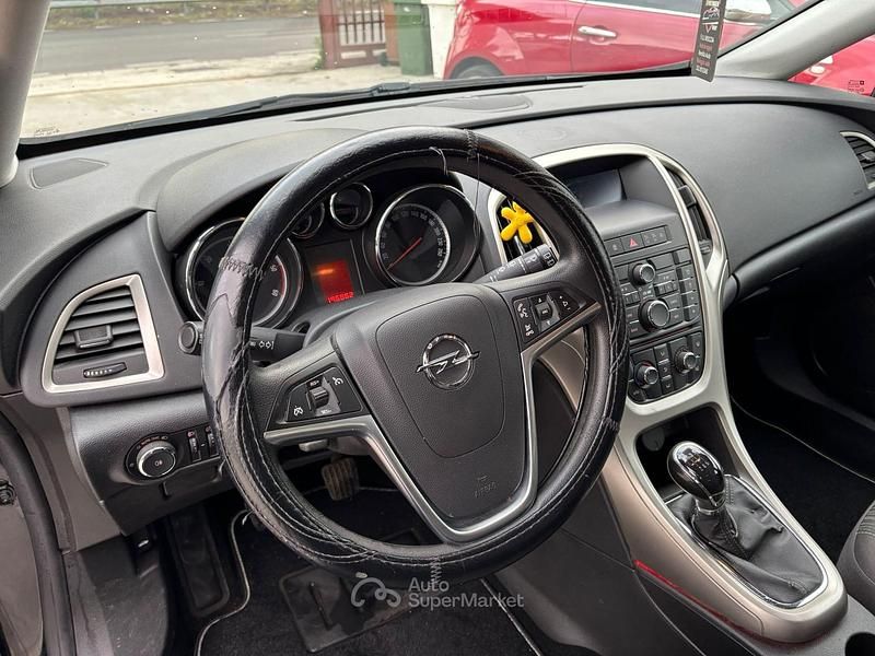 Usata Opel Astra 110 CV (80 kW) 2011 Nero Station wagon