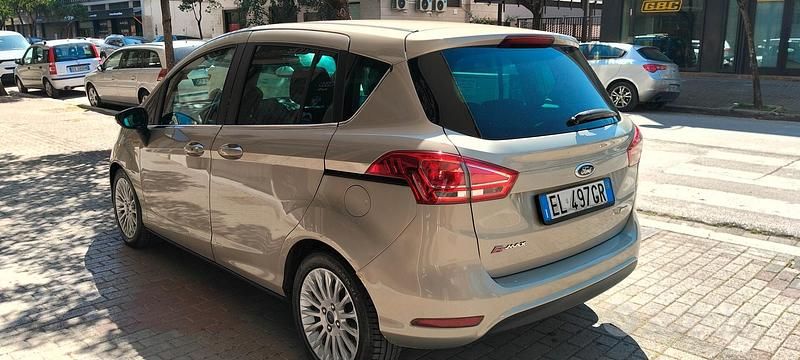 Begagnad Ford B-MAX Titanium 95 HK (69 kW) 2013 Brun Minibuss