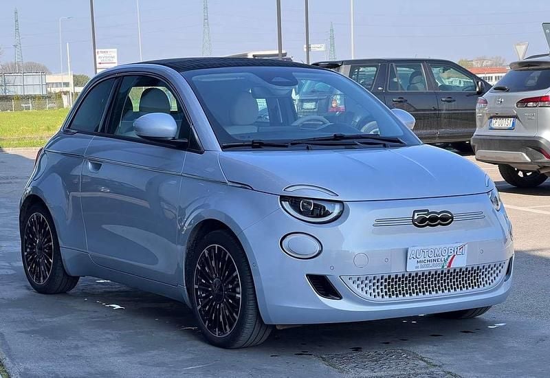 Używany Fiat 500e La Prima 42 kW (58 KM) 2025 Srebrny Kabriolet