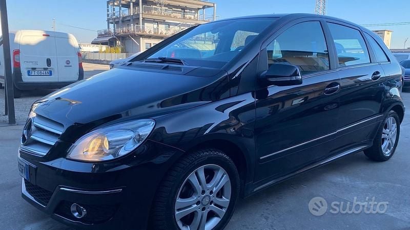 Nero Usata 2012 Mercedes B180 Premium Monovolume | 4999 € (Super prezzo) - Immagine 1/4