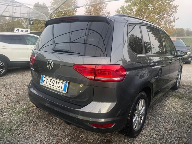 Usata VW Touran Executive 115 CV (84 kW) 2019 Grigio Monovolume