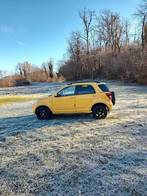 Usata Daihatsu Terios 2006 Giallo SUV