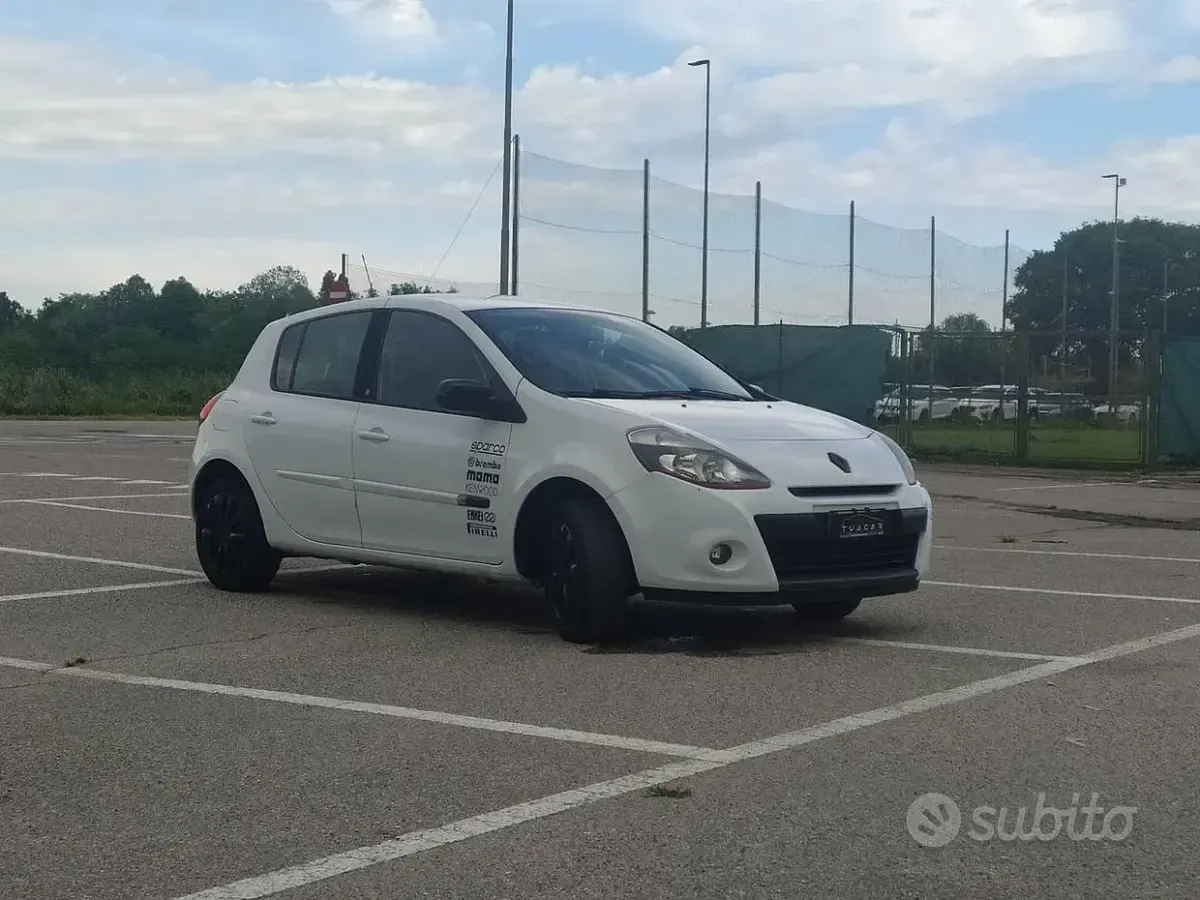Usata Renault Clio II 75 CV (55 kW) 2011 Bianco Berlina