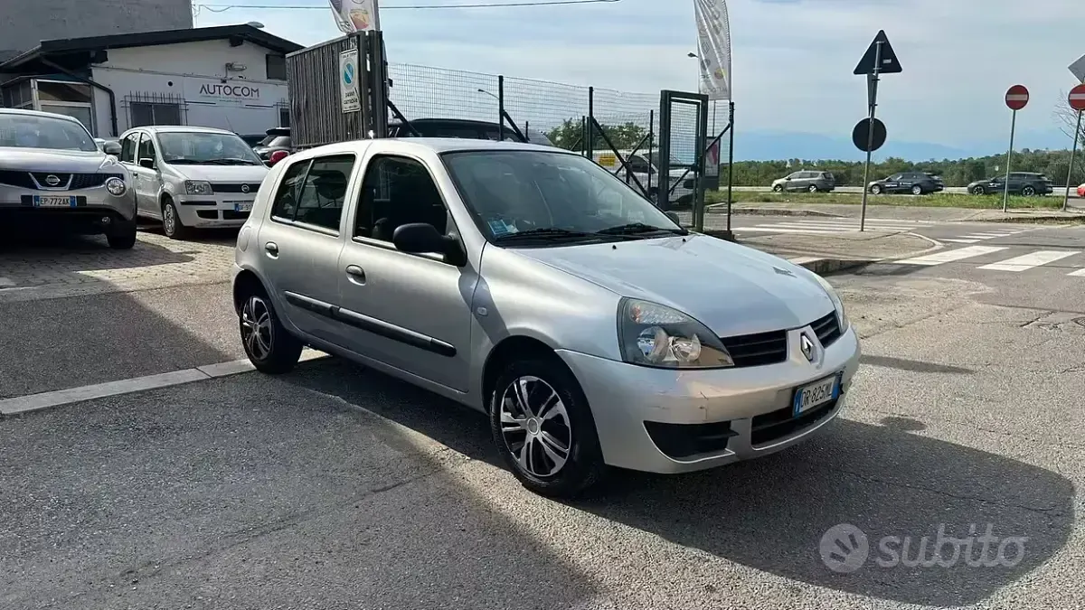 Usata Renault Clio II 58 CV (42 kW) 2008 Grigio Berlina