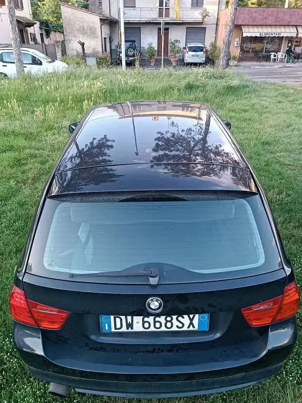 Usata BMW 318 143 CV (105 kW) 2009 Nero Station wagon
