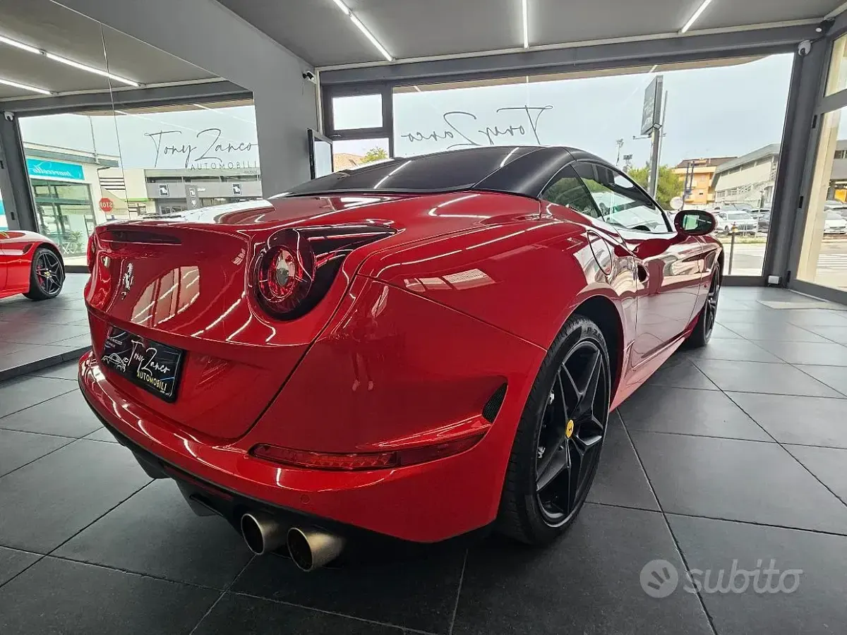 Usata Ferrari California 560 CV (411 kW) 2015 Rosso Cabrio