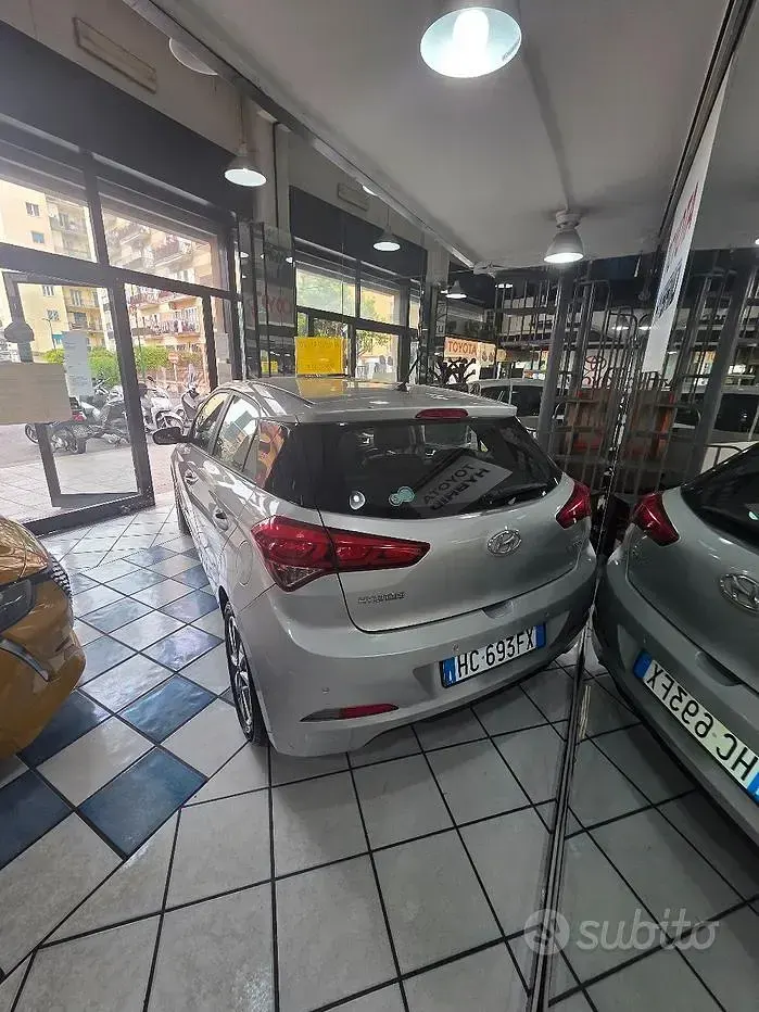 Käytetty Hyundai i20 84 HP (61 kW) 2017 Harmaa Sedan