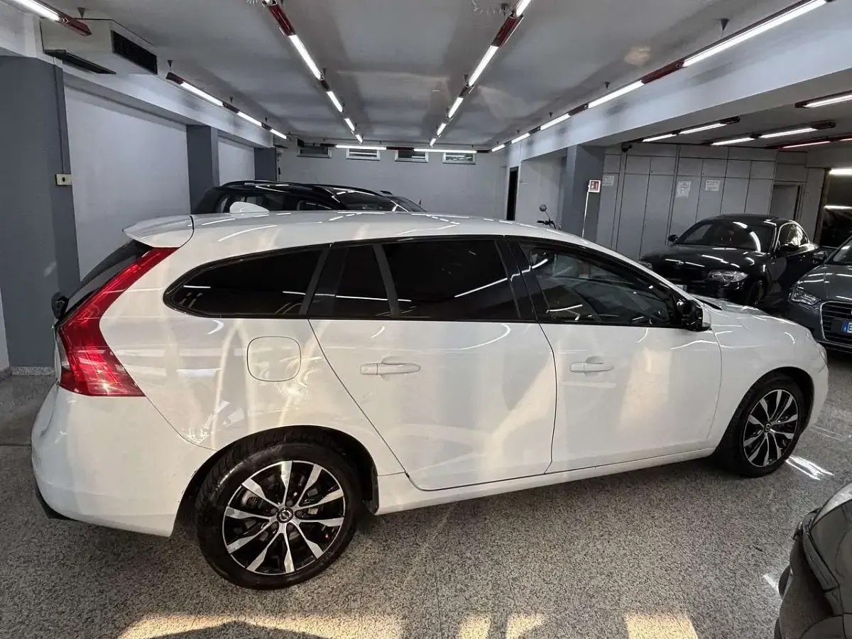 Usata Volvo V60 Dynamic 150 CV (110 kW) 2018 Bianco Station wagon