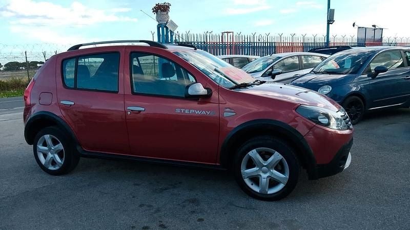 Usata Dacia Sandero Stepway 84 CV (61 kW) 2011 Rosso Berlina