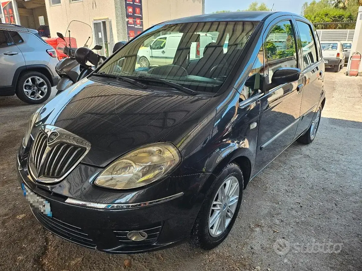 Usata Lancia Musa 90 CV (66 kW) 2008 Grigio Monovolume