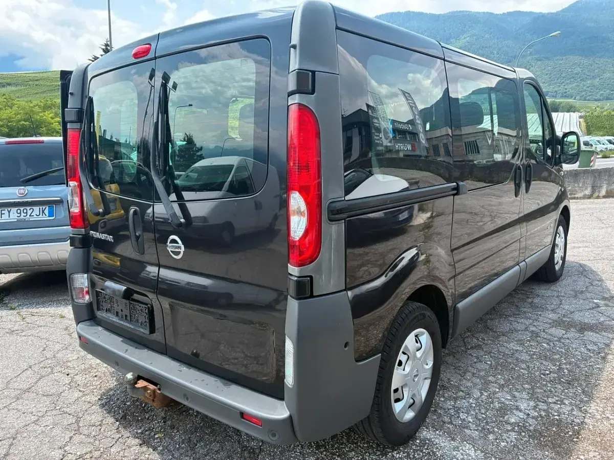Usata Nissan Primastar 114 CV (83 kW) 2013 Nero Monovolume