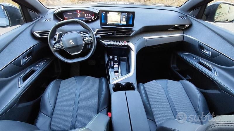 Usata Peugeot 5008 131 CV (96 kW) 2023 Grigio SUV