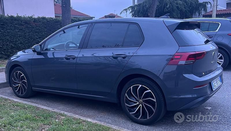 Usata VW Golf VII Life 110 CV (80 kW) 2021 Grigio Utilitaria