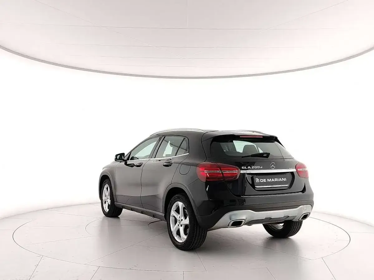 Usata Mercedes GLA200 136 CV (100 kW) 2018 Nero cosmo SUV