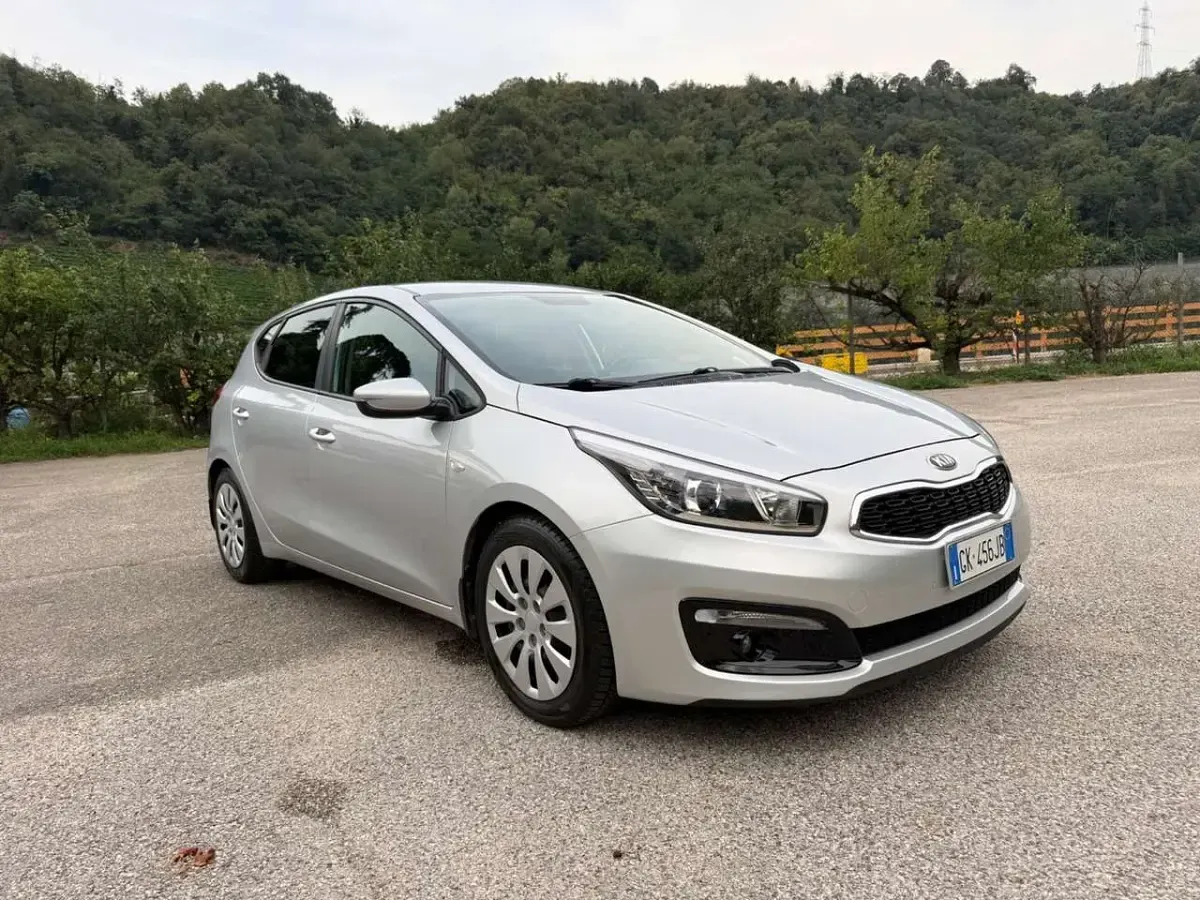 Usata Kia Ceed Active 90 CV (66 kW) 2017 Argento Utilitaria